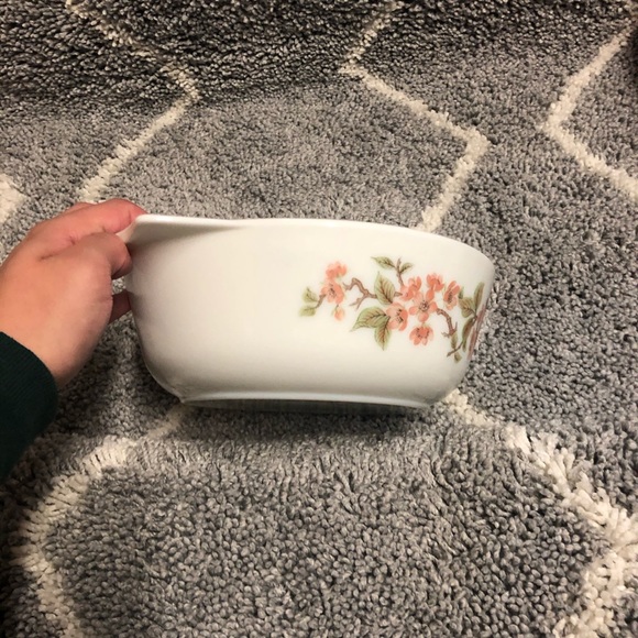 VINTAGE PYREX / England pink flowers dish 8” - Picture 4 of 10